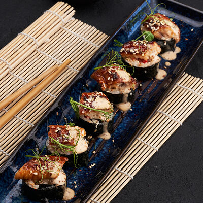 Ролл с сашими из угря и крабом в Mojo по цене 650