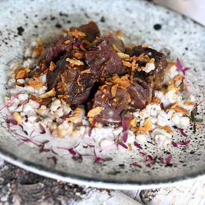 Томленые телячьи щечки с кедровой кашей в ФедяДичь по цене 830 ₽