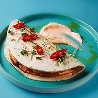 Омлет в хрустящей тортилье с грибами и соусом том-ям с креветкой в Coffee Cake