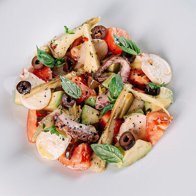 Осьминог, маринованный артишок, авокадо и томаты в Sartoria Lamberti по цене 1990 ₽