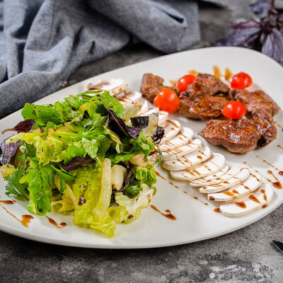 Теплый салат Пальчики оближешь в Сахара по цене 1050 ₽