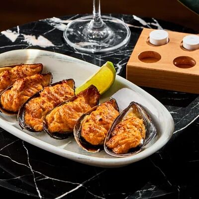 Запечённые мидии в сырном соусе в AGATA по цене 715 ₽