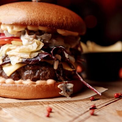 Бургер классический в Мясолаваш по цене 620 ₽