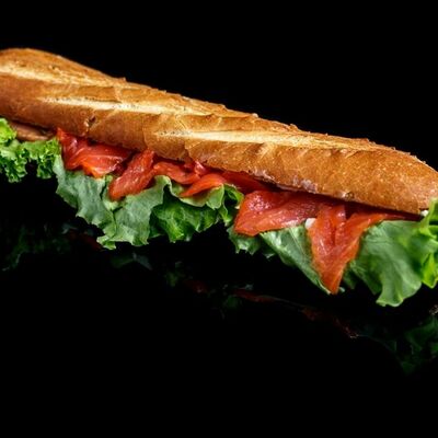 Зерновой круассан с семгой в WokPho по цене 300