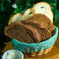Домашний хлеб с маслом в Eva bistro