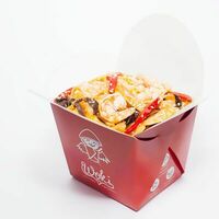 Салат с креветками, ананасами и кешью в Woki