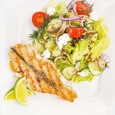 Стейк из лосося в Кафе Это Факт по цене 1061 ₽