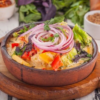 Курица с овощами в Чача по цене 570 ₽