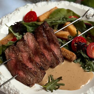 Стейк-салат с хрустящим цукини и азиатским соусом в Птичка по цене 825 ₽