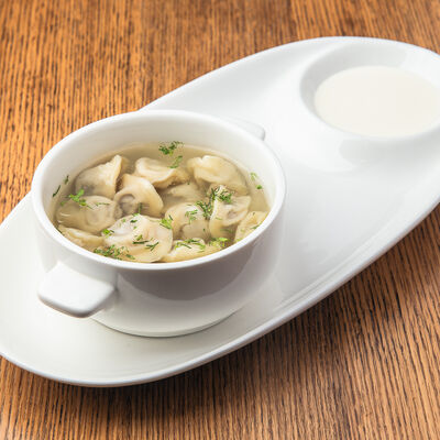 Пельмени с бульоном в Помидорро по цене 395 ₽