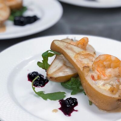 Груша, запечённая с креветками в Баловень С по цене 890 ₽