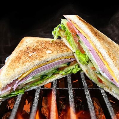 Сэндвич с ветчиной и сыром в Время есть по цене 329 ₽