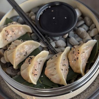 Гёдза с уткой и свининой в Voodoo bar по цене 710 ₽