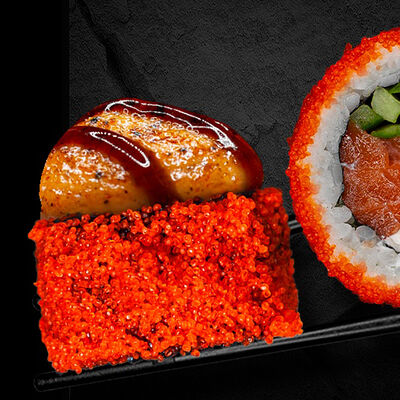 Калифорния Лосось спайси запечённый ролл в Суши Хаб по цене 1325 ₽