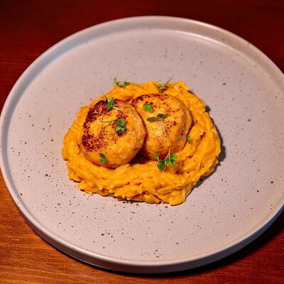 Креветочные котлеты с пастой орзо в Тбиладжио по цене 660 ₽