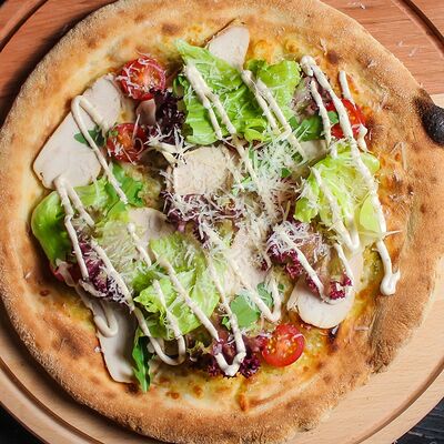 Пицца Цезарь в Капуцин Кирова по цене 720 ₽