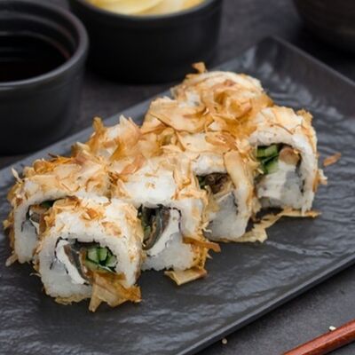 Ролл Бонито с угрем в Omakase Yoshitake Sushi по цене 940 ₽