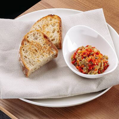 Печеный баклажан и перец рамиро в Misto по цене 430 ₽