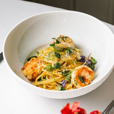 Спагетти с креветками в соусе кари в Магадан по цене 1550 ₽