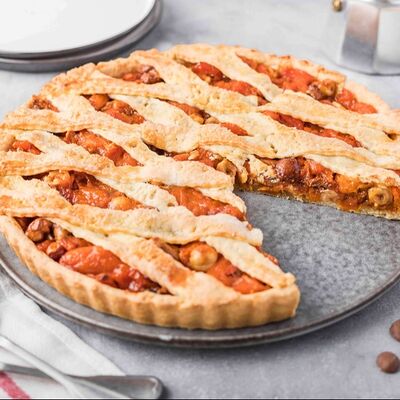 Пирог с вялеными абрикосами, орехами и шоколадом в Время пирогов по цене 1799 ₽