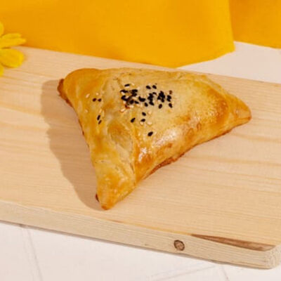 Самса с говядиной в Пекарня Буханка по цене 185 ₽