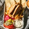 Гиро на тарелке с курицей в Rush Gyros по цене 290