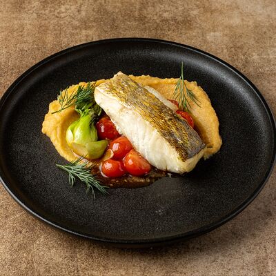 Филе судака с пюре из цветной капусты и сельдерея, батата в Егерь по цене 1670 ₽