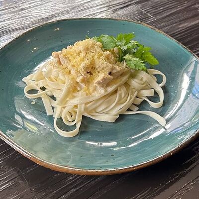 Филе птицы в сливках с пшеничной лапшой, сыр в Длинный нос по цене 340 ₽