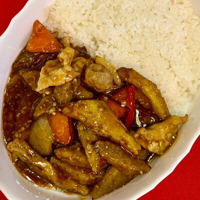 Свинина с баклажанами и чесночным рисом в Китайская столовая по цене 569 ₽