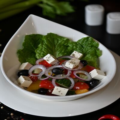 Салат греческий в Трасса по цене 500 ₽