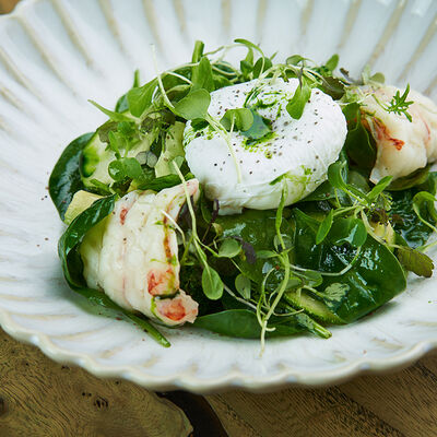 Зелёный салат с креветкой в Dolce Far Niente по цене 1100 ₽