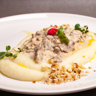 Бефстроганов с картофельным пюре в Марк Твен по цене 340 ₽