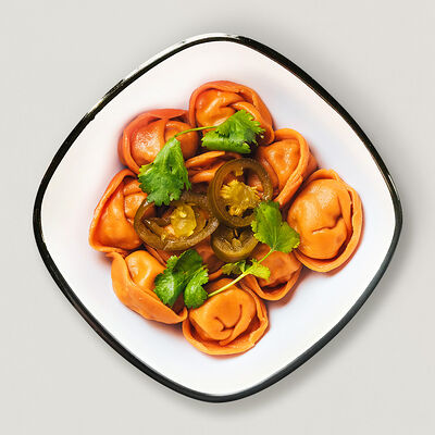 Большие мясные пельмени в Лепим и варим по цене 575 ₽