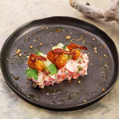 Оливье с тигровыми креветками и икрой тобико в 7 небо по цене 465 ₽