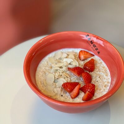 Овсяная каша в Zanoza Kруассантерия по цене 400 ₽