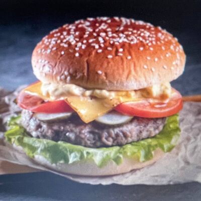 Бургер с котлетой из говядины, сыром сыр чеддер и соусом барбекю в Panama City по цене 570 ₽