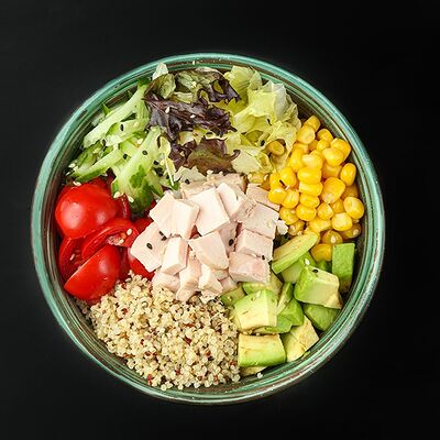 Поке с курицей в RollWok club Азиатская кухня по цене 579 ₽