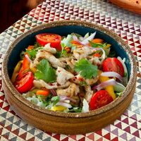 Теплый салат с индюшкой и соусом из граната в Люля любя