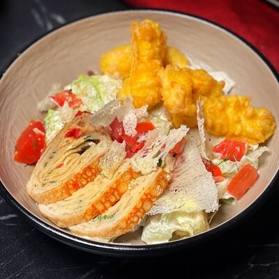 Цезарь с курицей в Kirova street по цене 270 ₽