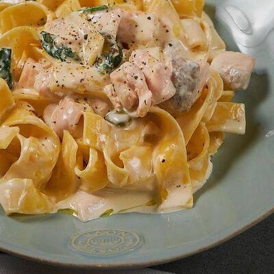 Паппарделле с лососем в сливочном соусе в Сыроварня по цене 1290 ₽