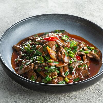 Жареная свиная печень с душистым луком в See China по цене 460 ₽