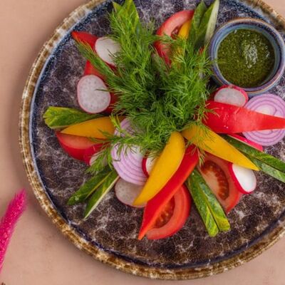 Овощная нарезка в Мархаба Халяль по цене 996 ₽