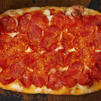 Пицца римская Пеперони двойная в Пицца паста и баста по цене 699 ₽