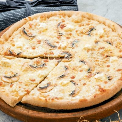 Пицца 33 см Сырная с грибами в Филадельфия по цене 340 ₽