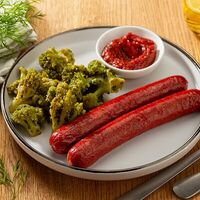 Колбаски гриль с кетчупом в Пока горячее