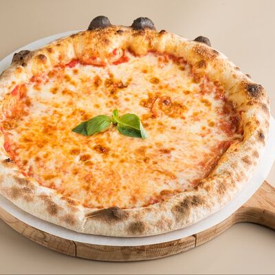 Пицца Маргарита в Мама Пицца & Роллы по цене 490 ₽