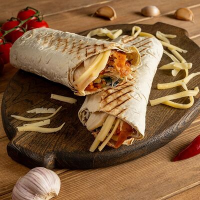 Донер с курицей, грибами и сыром в НАШ Шеф Донер по цене 489 ₽