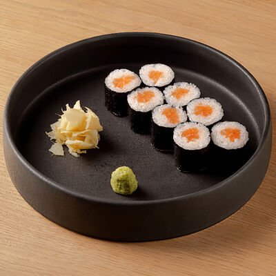 Маки с лососем в Kenobi по цене 490 ₽