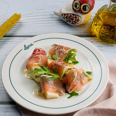 Парма с грушей, кремом из горгонзолы и трюфельным медом в Lucia osteria по цене 580 ₽