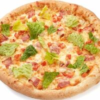 Цезарь с курицей и беконом в Friends pizza